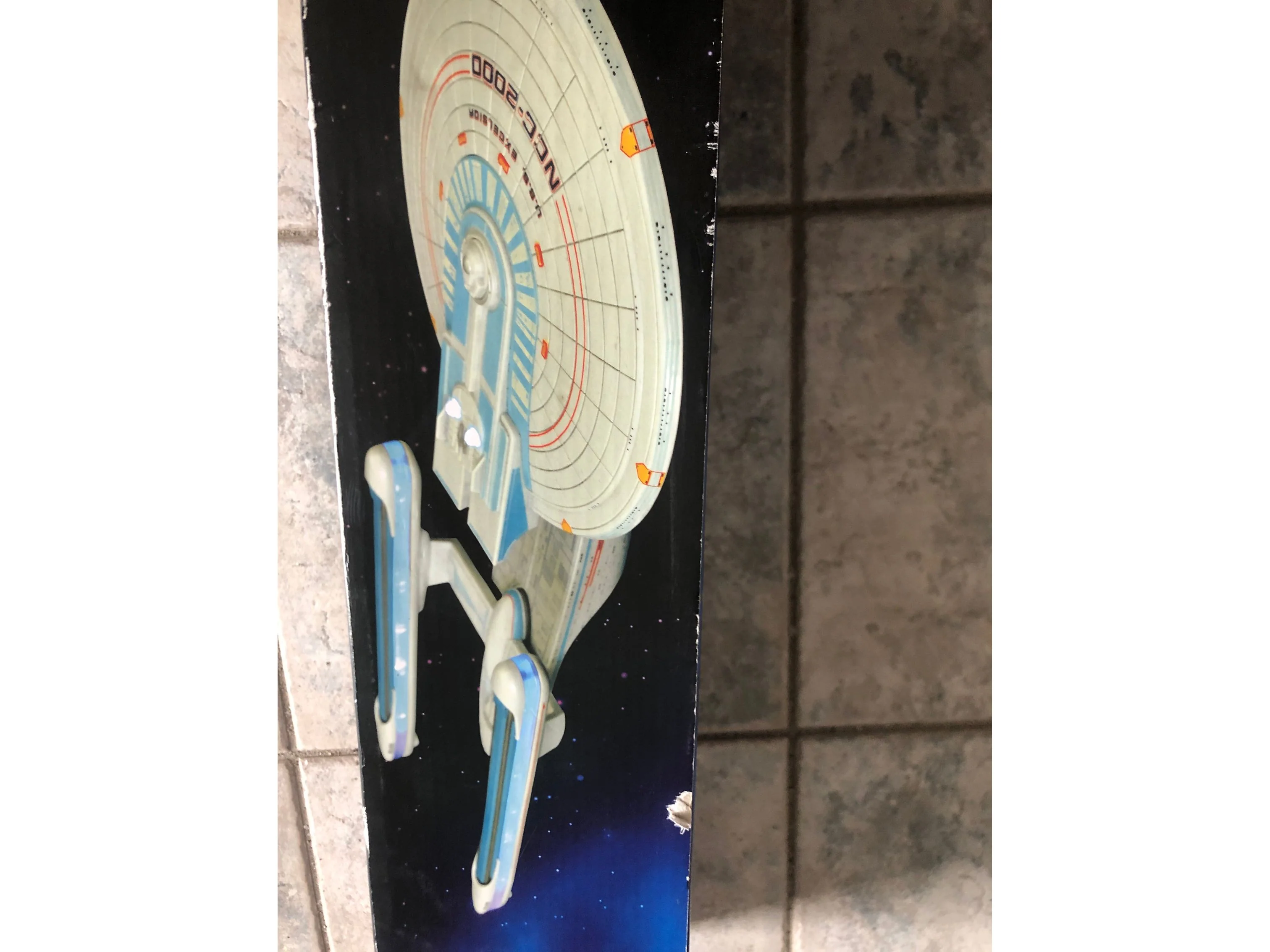 Diamond Select - Star Trek - Starship Legends - U.S.S Excelsior NCC-2000 - Electronic Starship Figure - Image 6