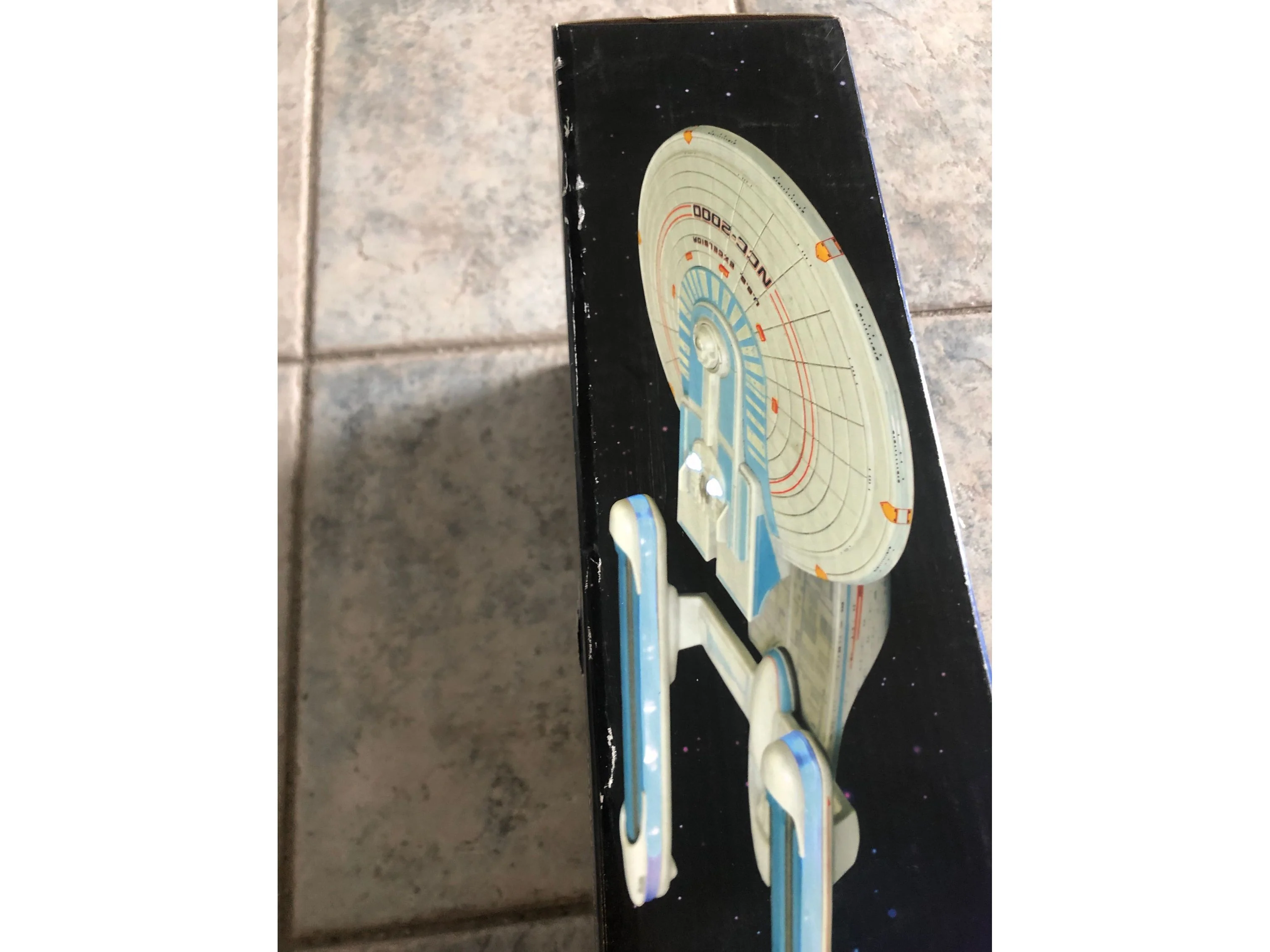 Diamond Select - Star Trek - Starship Legends - U.S.S Excelsior NCC-2000 - Electronic Starship Figure - Image 9