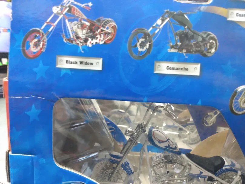 Ertl - Joy Ride - OCC American Chopper Motorcycle Series - Lucy's Bike - Image 2