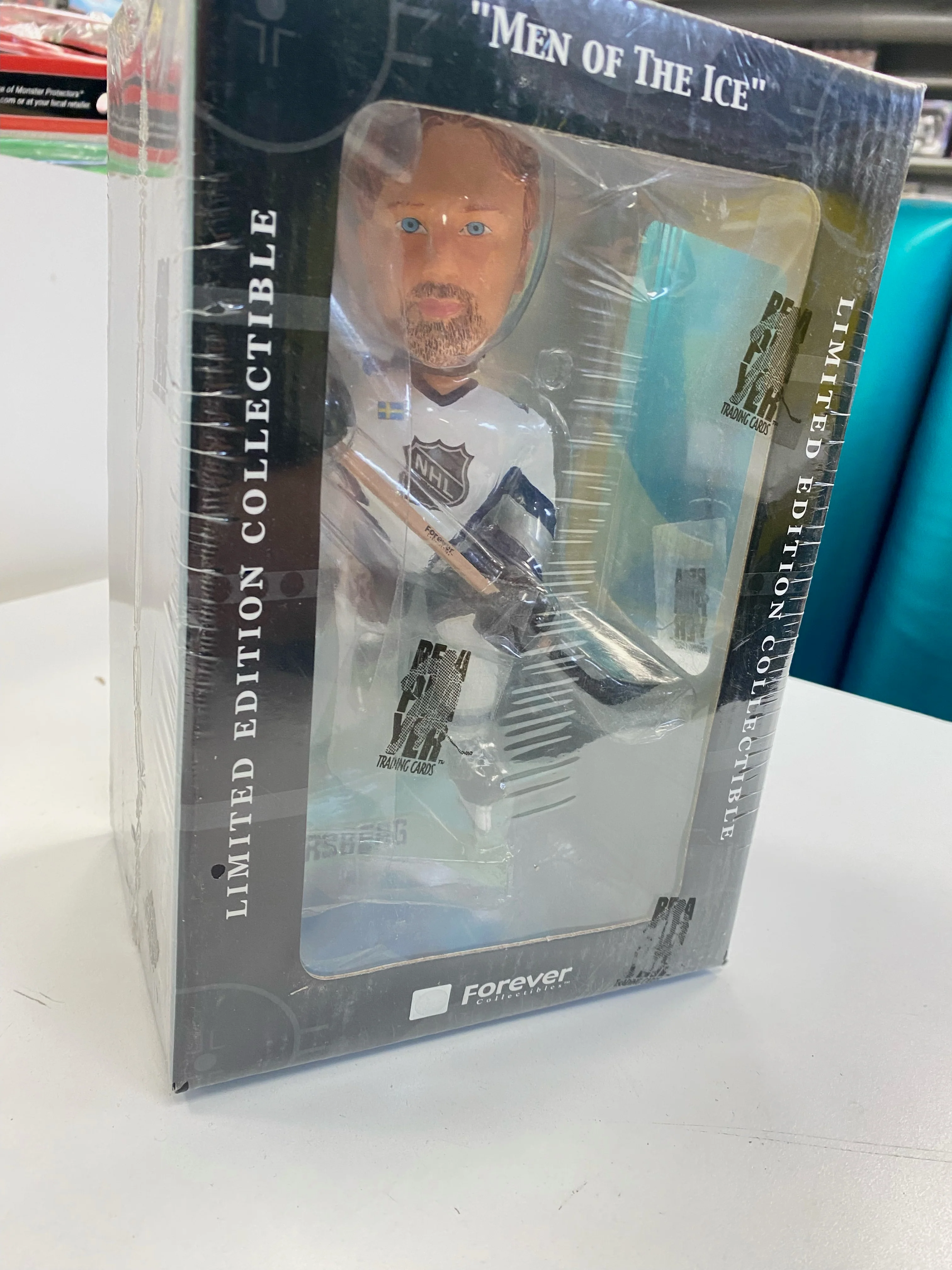 Forever Collectibles - 2002 - NHL - Pete Forsberg - Men of the Ice Limited Edition Bobble Head - Sealed - Image 6