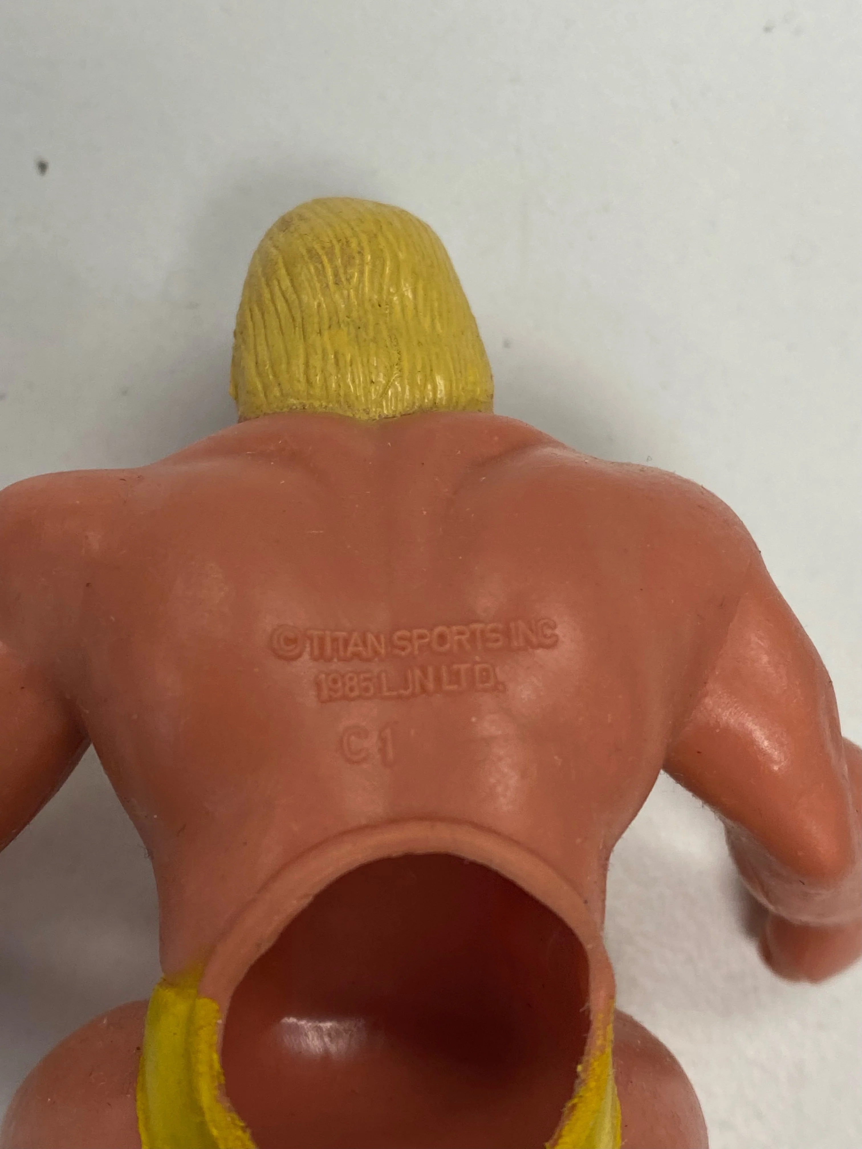 LJN - 1985 - WWF/WWE Wrestling Superstars - Hulk Hogan - Finger Puppet Figure *Loose* - Image 2