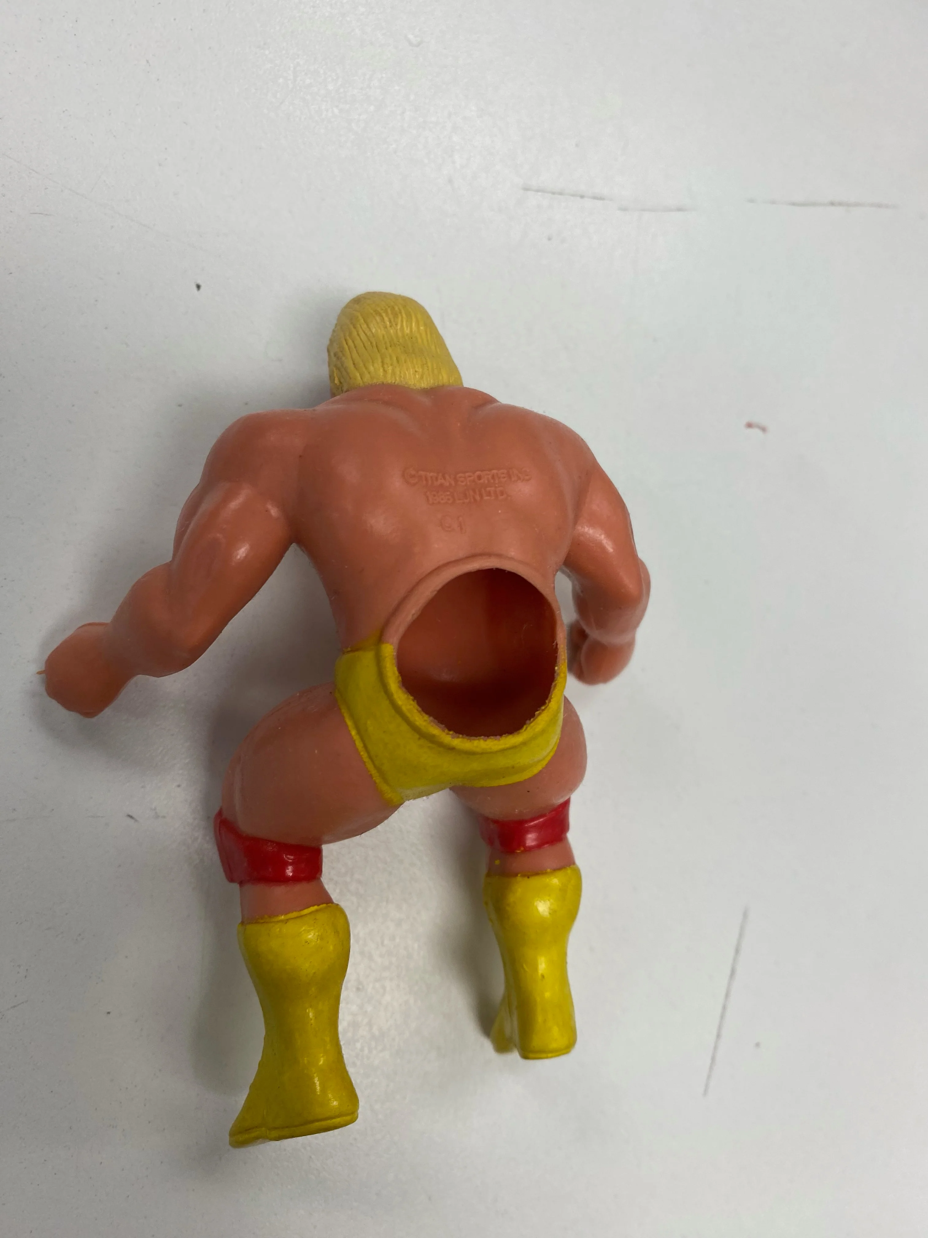 LJN - 1985 - WWF/WWE Wrestling Superstars - Hulk Hogan - Finger Puppet Figure *Loose* - Image 3