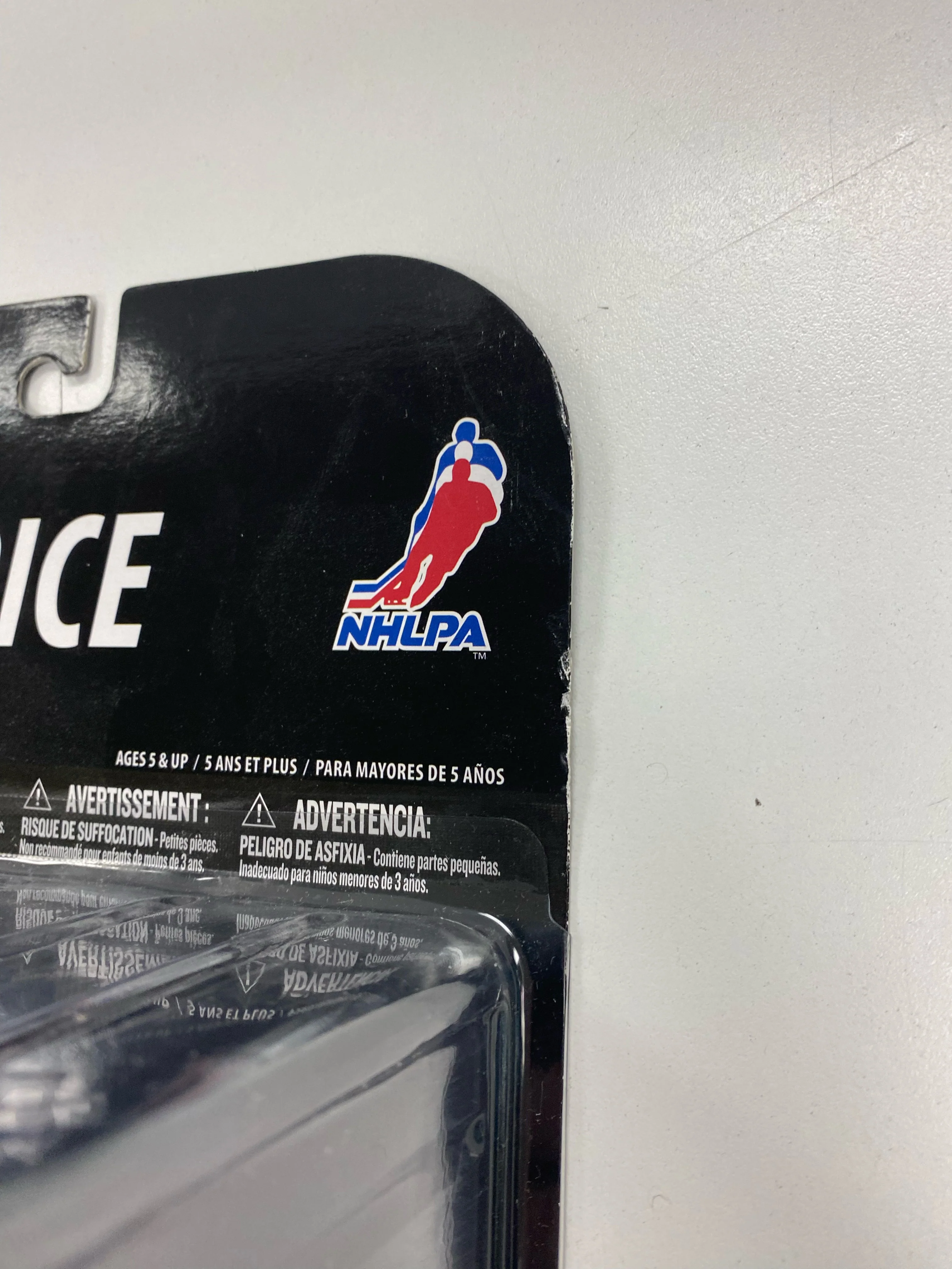 McFarlane Toys - NHL - Montreal Canadiens - Carey Price Figure *DAMAGED BOX* - Image 4