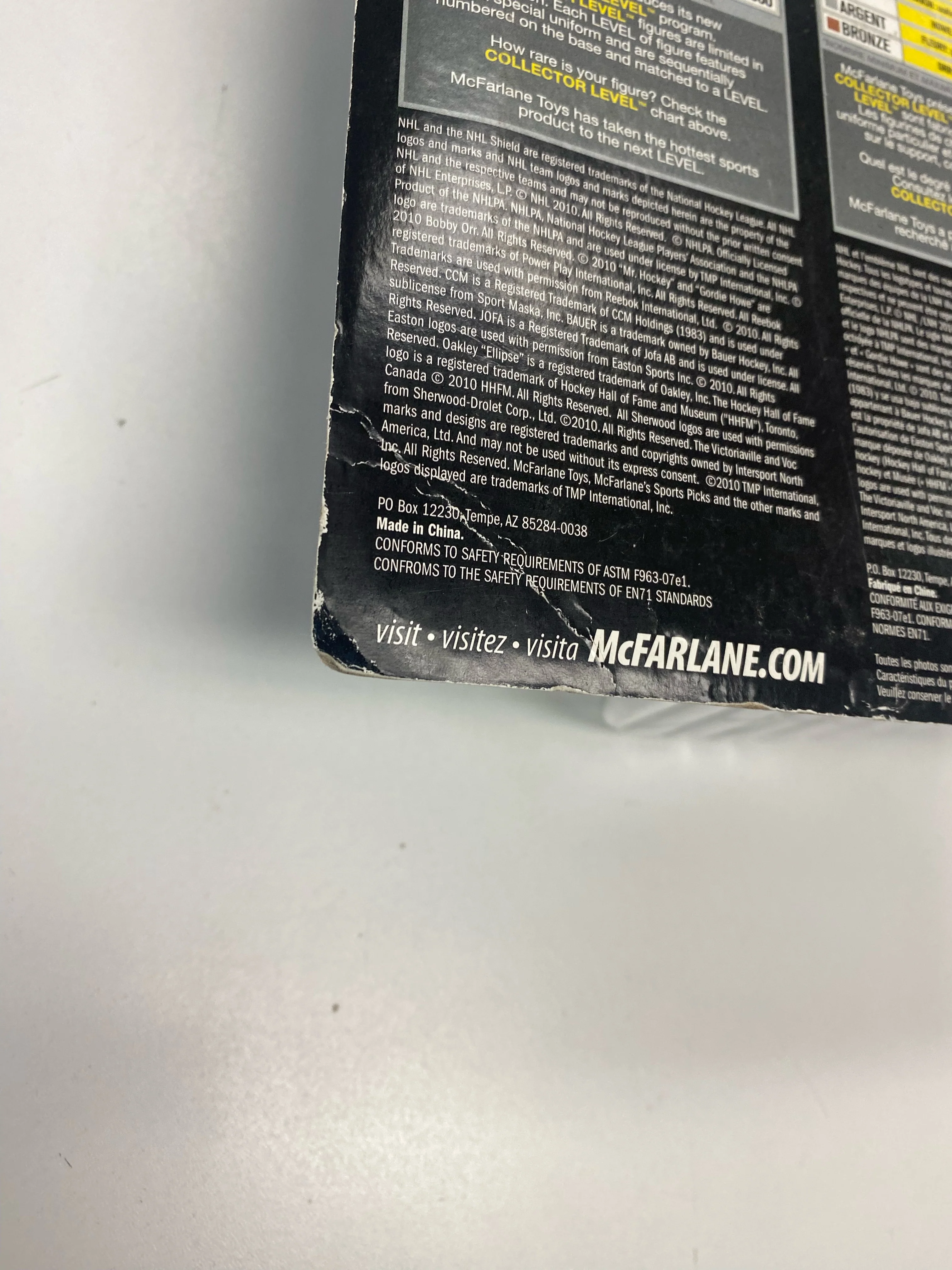 McFarlane Toys - NHL - Toronto Leafs - Luke Shenn Figure - White Jersey Variant *DAMAGED BOX* - Image 11