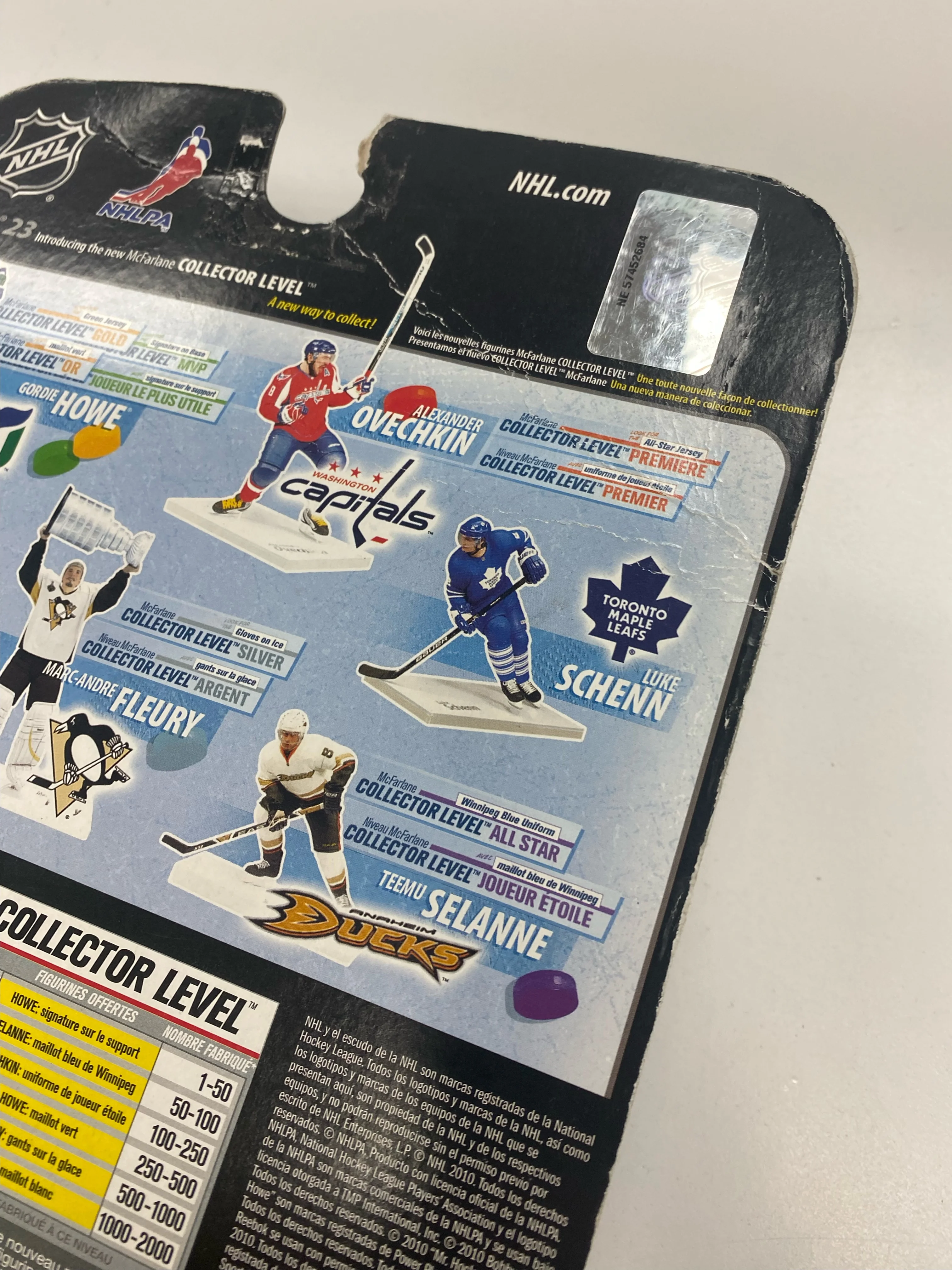 McFarlane Toys - NHL - Toronto Leafs - Luke Shenn Figure - White Jersey Variant *DAMAGED BOX* - Image 12