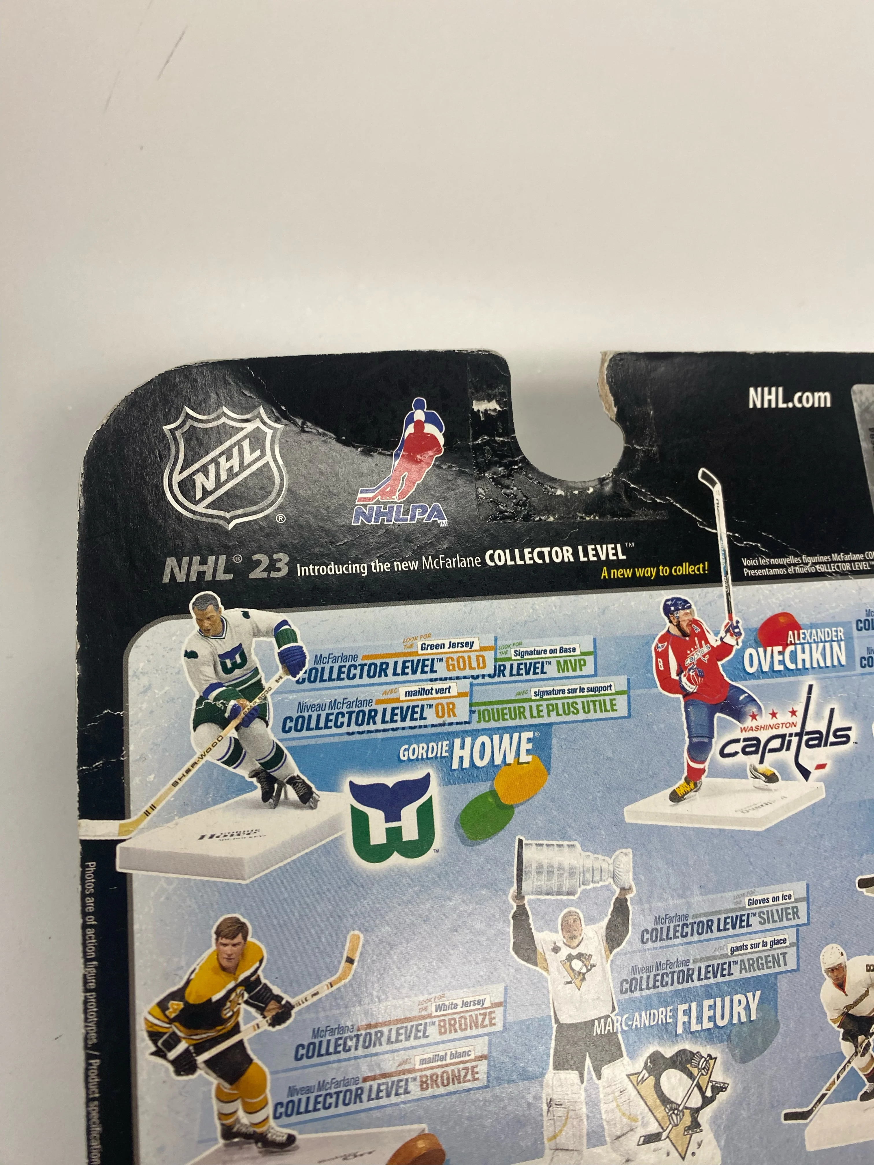 McFarlane Toys - NHL - Toronto Leafs - Luke Shenn Figure - White Jersey Variant *DAMAGED BOX* - Image 13
