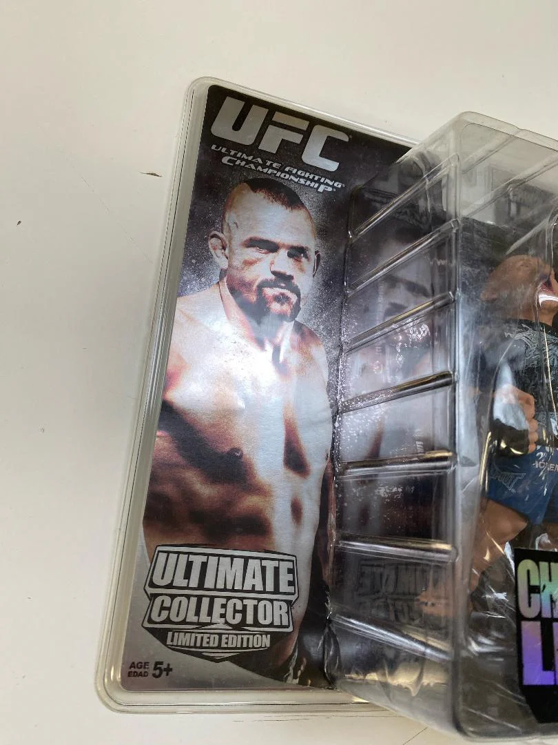 Ultimate Collector - Series 1 - Limited Edition - Chuck "The Iceman" Liddell - Action Figure - Image 3