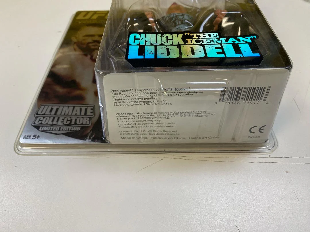 Ultimate Collector - Series 1 - Limited Edition - Chuck "The Iceman" Liddell - Action Figure - Image 4