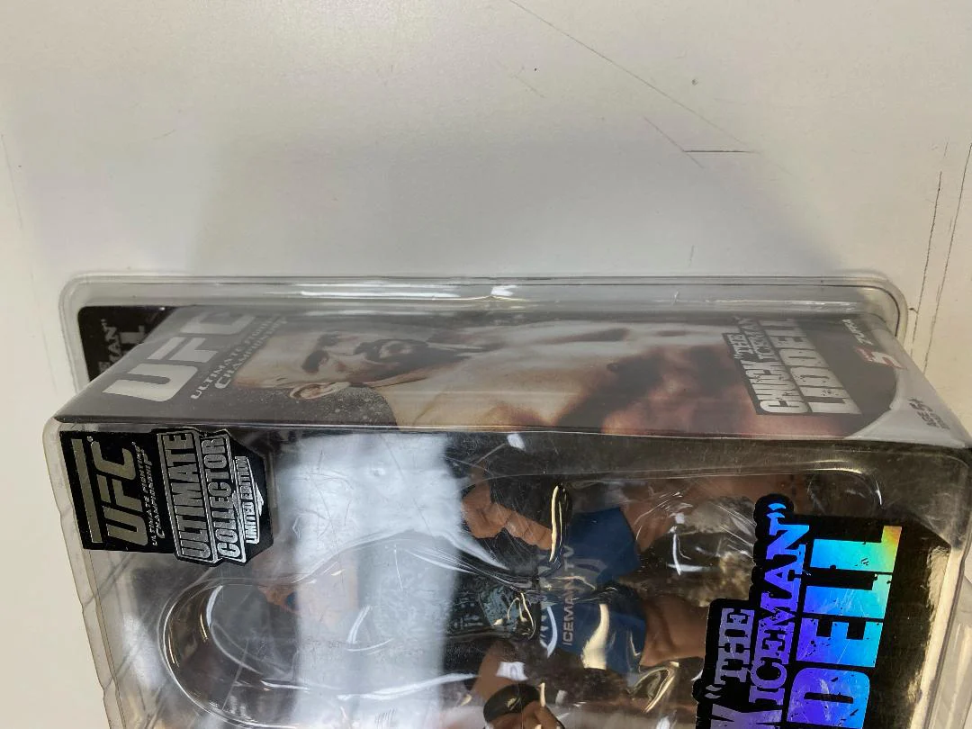 Ultimate Collector - Series 1 - Limited Edition - Chuck "The Iceman" Liddell - Action Figure - Image 5